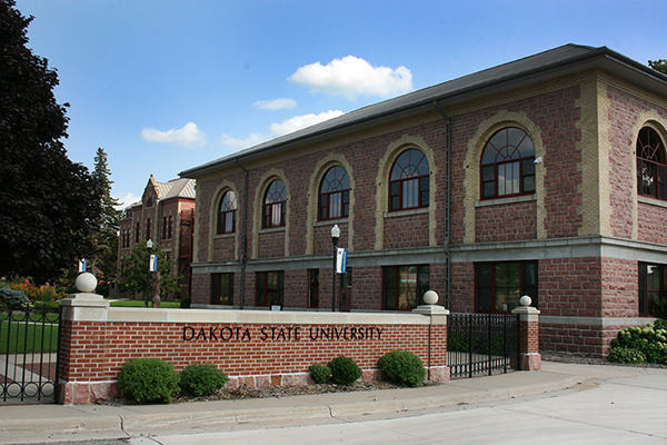 Dakota State tại Madison University