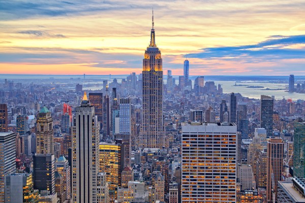 Empire State Building nổi bật giữa lòng thành phố