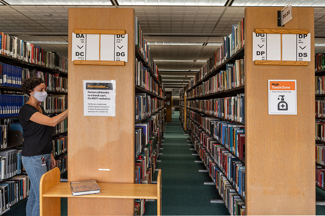 Thư viện của Rochester Institute of Technology cung cấp những tài liệu học thuật đáng giá cho người học tại trường