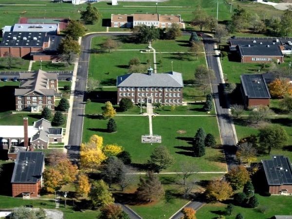 Chín campus chính của trường